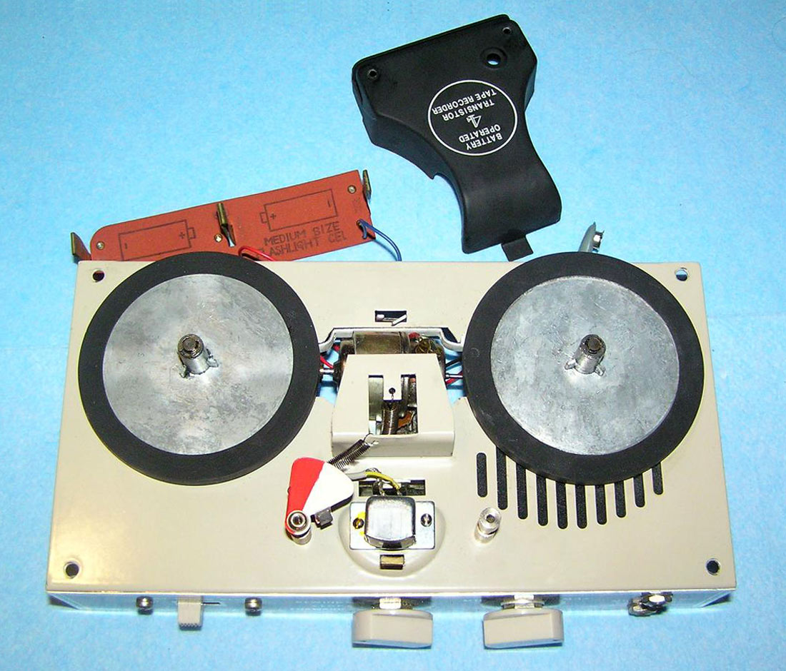 Reel-to-reel portable tape recorder toy Apolec RA-11.