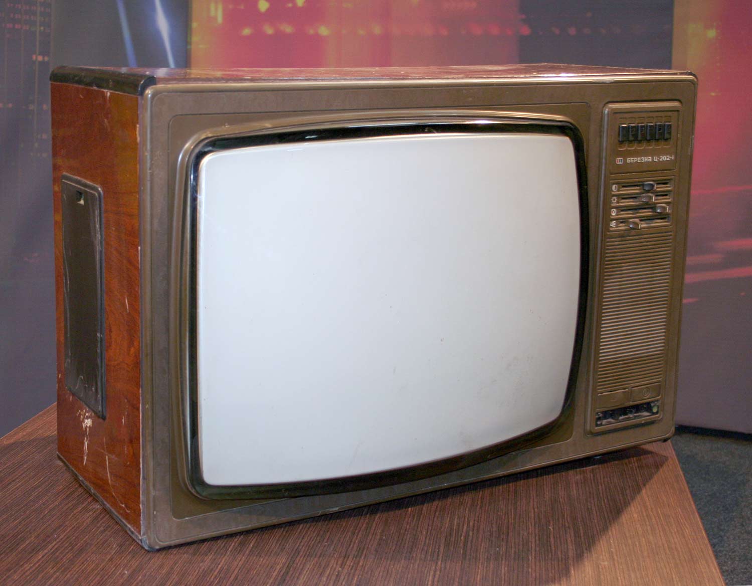 Телевизор в ссср появился каком году. Телевизор Березка СССР 202-2. Телевизор темп ц-280д. Цветной телевизор электрон 714. Телевизор Березка 1990.