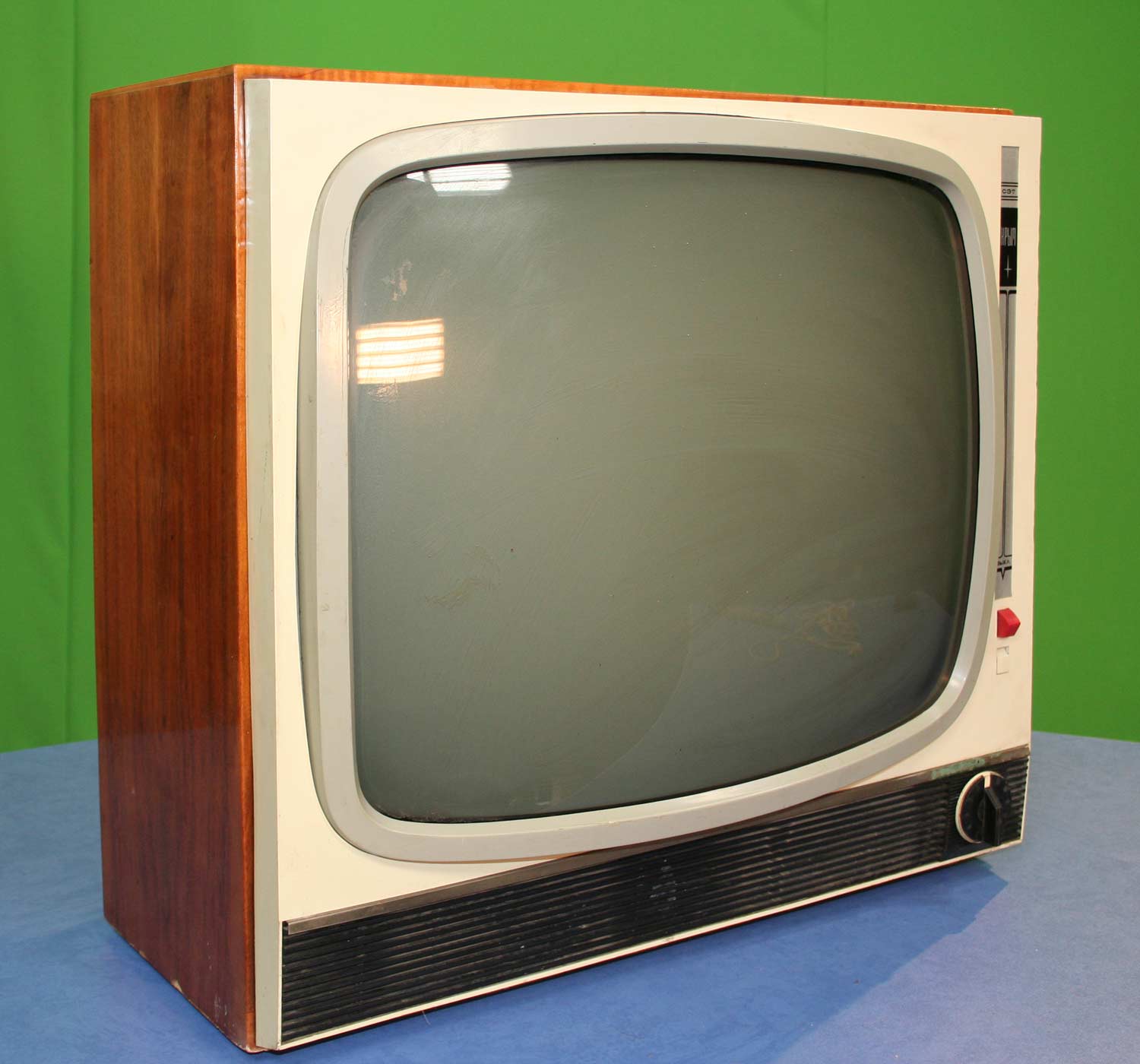 Советский телевизор купить. Телевизор Крым 217. Советские ламповые телевизоры. Телевизор 1980 года. Телевизор 1970 года.